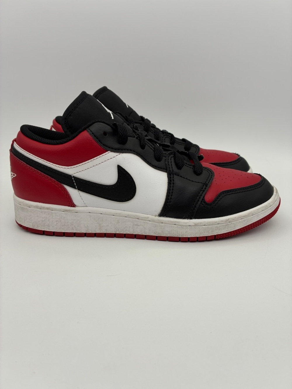 Nike Air Jordan 1 Low GS 'Bred Toe' Black Red Sneakers   |    Size:  5Y